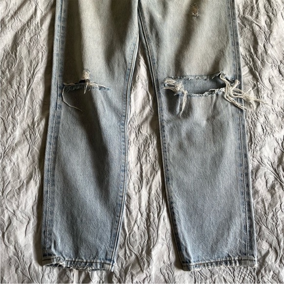 Levi’s Light Wash Distressed Ankle Jeans - Picture 6 of 9